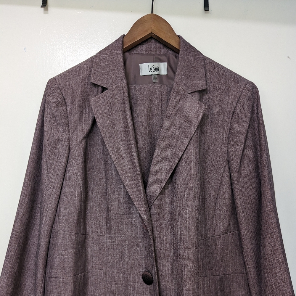 Le Suit 2 Piece Blazer and Pants - Size 18